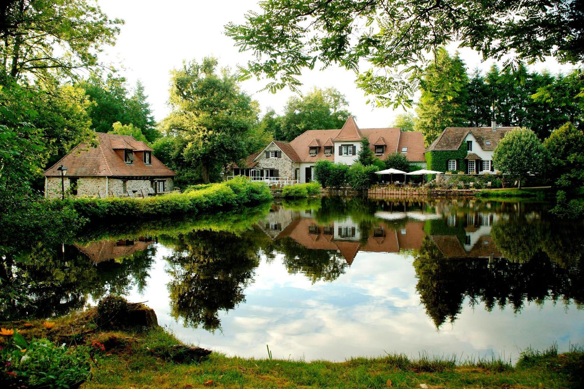 Au Moulin De La Gorce Bed & Breakfast La Roche-l'Abeille Exterior photo