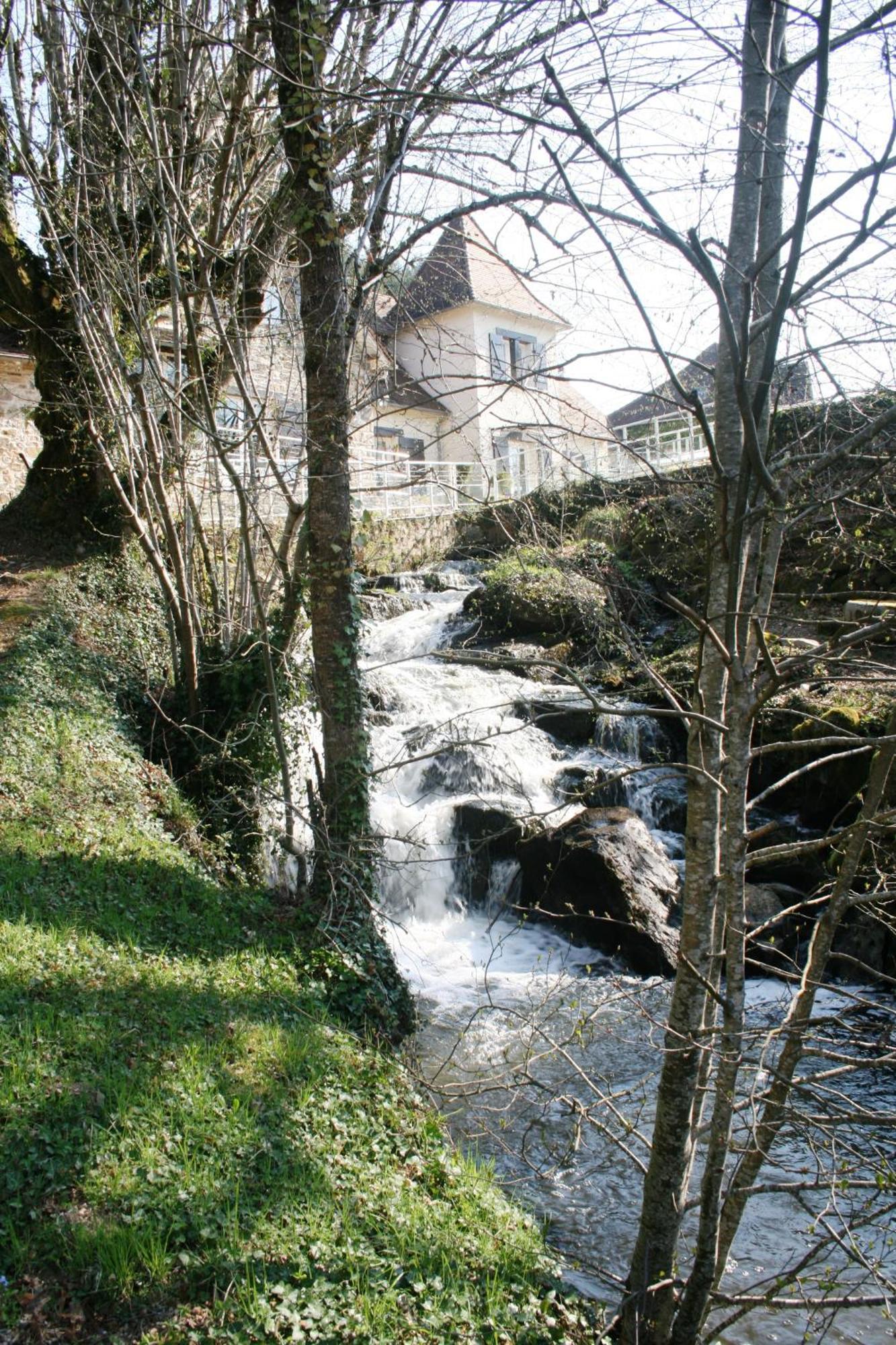 Au Moulin De La Gorce Bed & Breakfast La Roche-l'Abeille Exterior photo